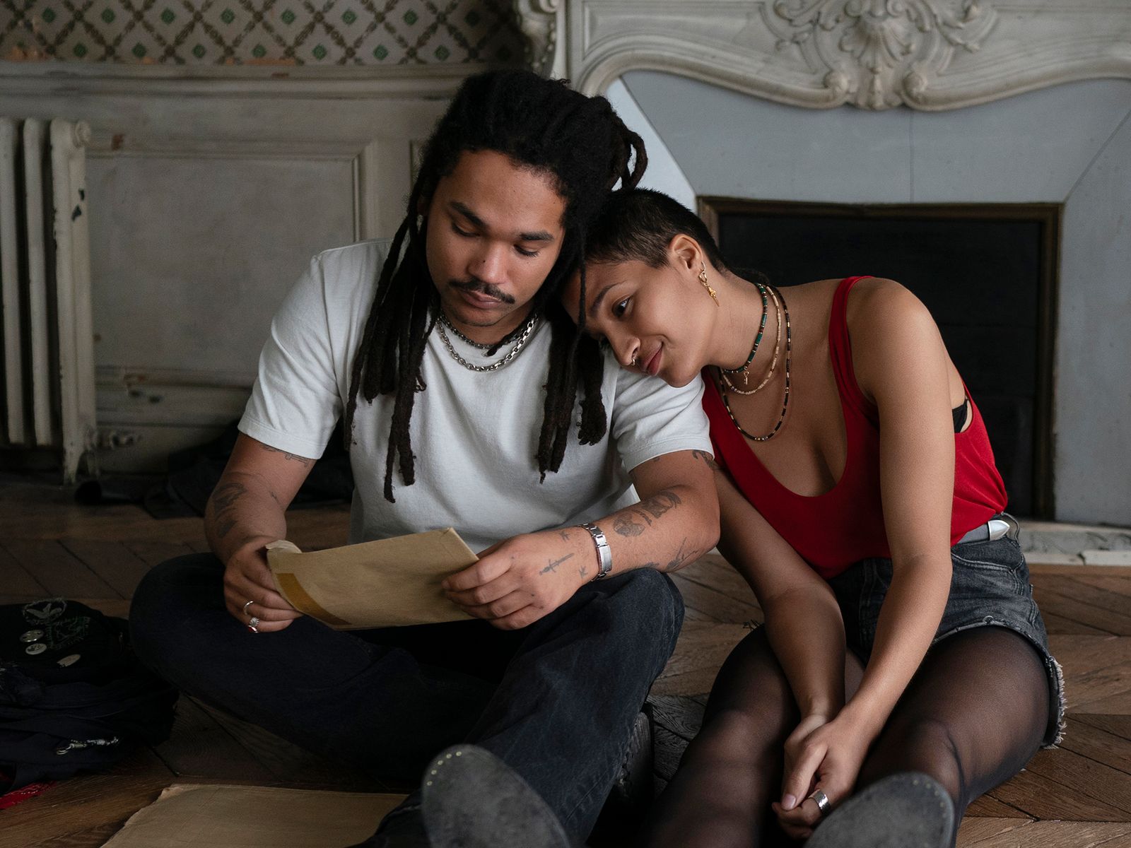 “Father Mother Sister Brother” Explores the Mysteries of Family Life